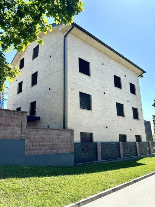 Vila Moste 2 - Free Parking & Pool, Ev Station Ljubljana Dış mekan fotoğraf